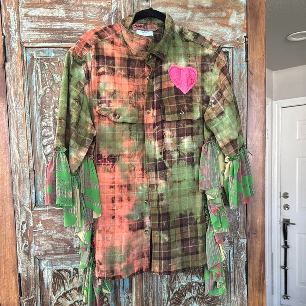Chunky Armadillo one of a kind refurbished flannel tie-dyed by hand /with silk - Picture 3 of 8